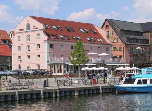 Hotel Am Yachthafen ヴァーレン エクステリア 写真