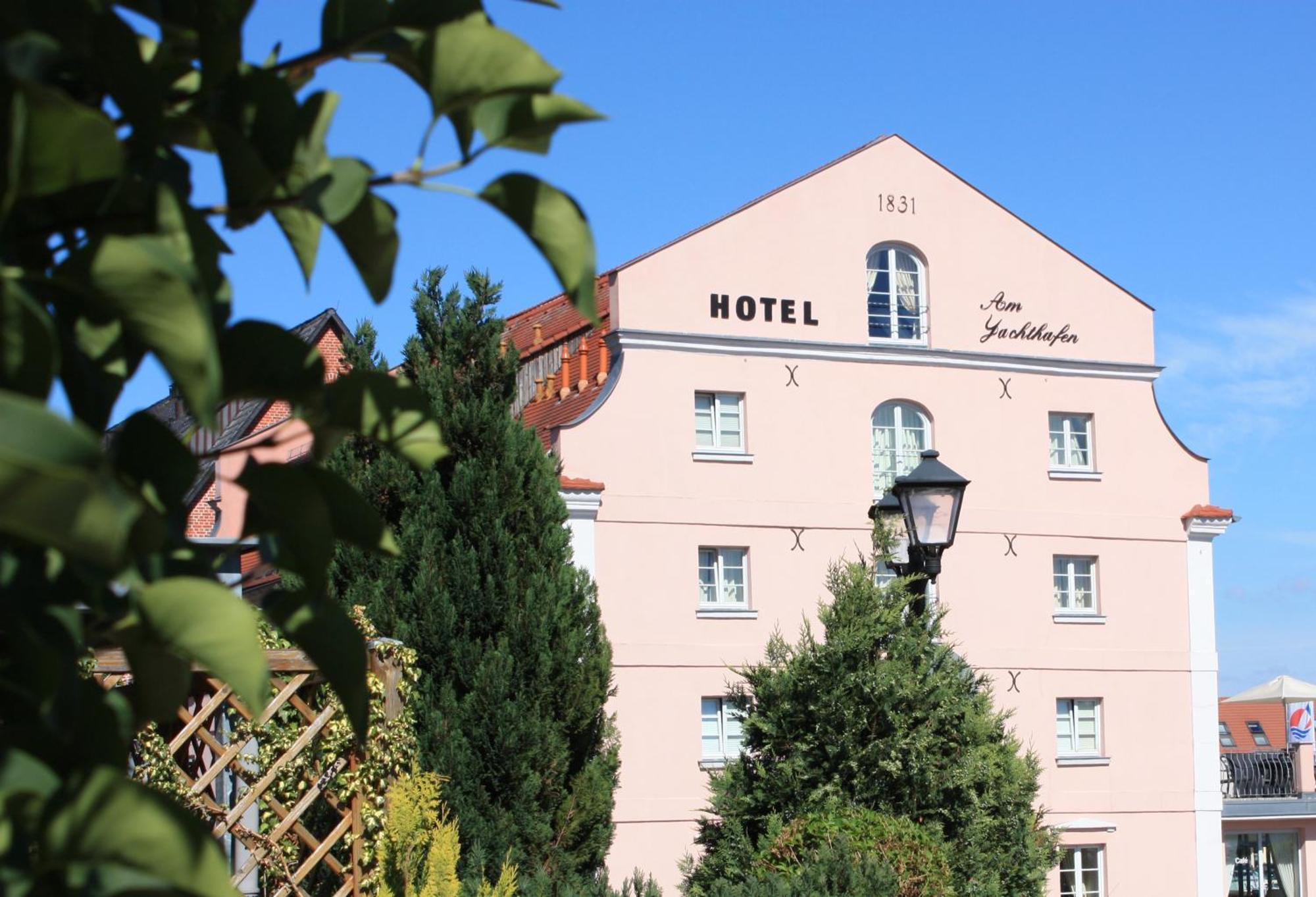 Hotel Am Yachthafen ヴァーレン エクステリア 写真