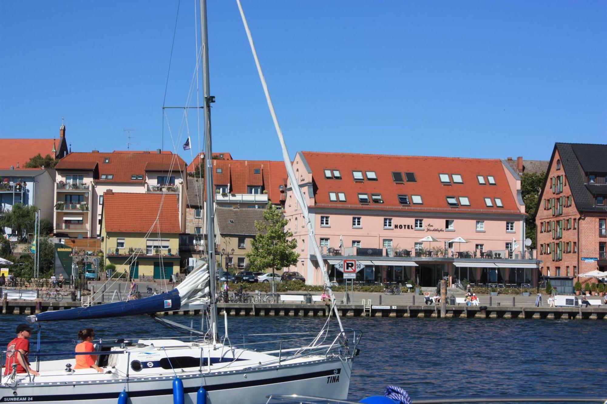 Hotel Am Yachthafen ヴァーレン エクステリア 写真