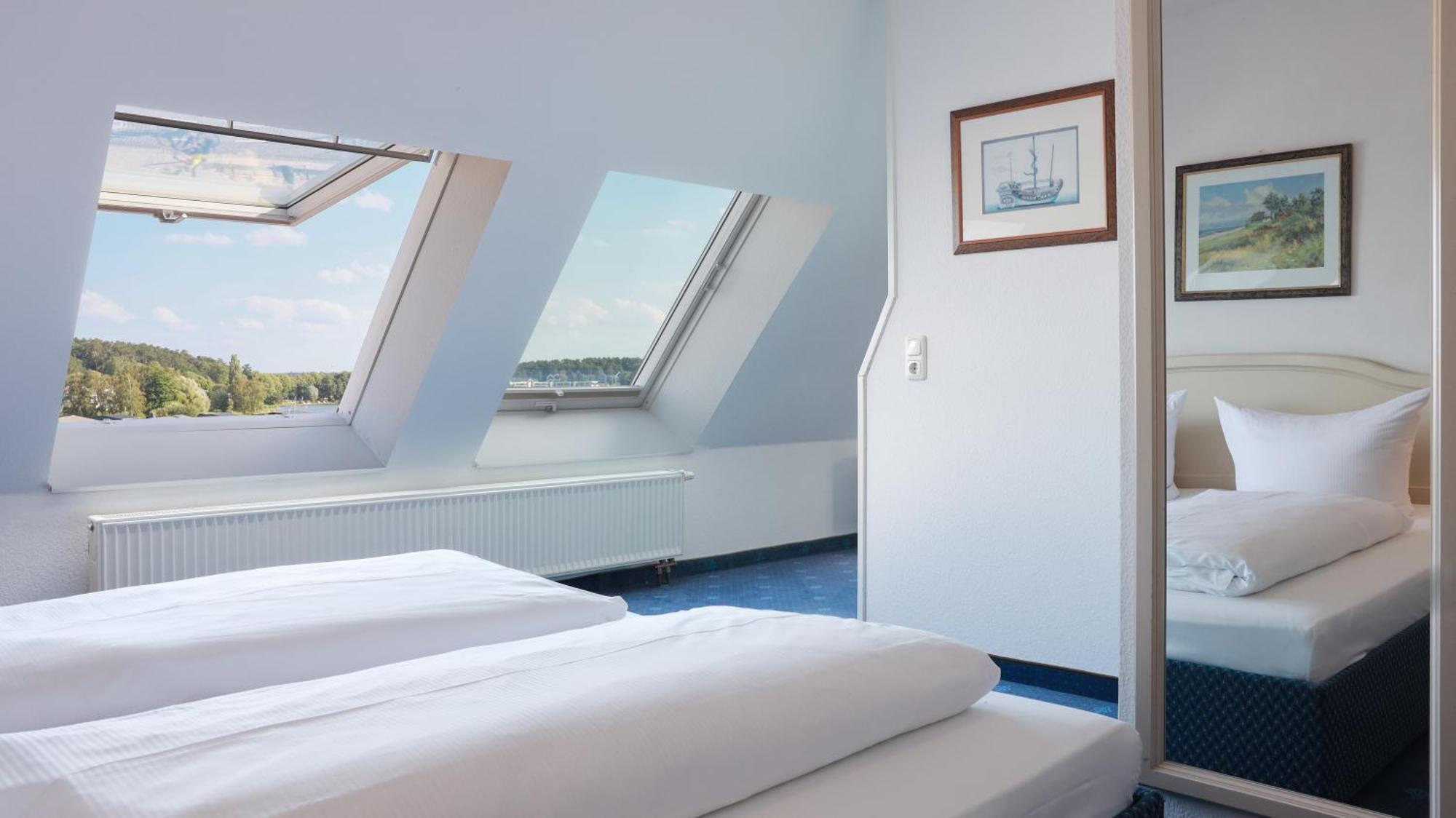 Hotel Am Yachthafen ヴァーレン エクステリア 写真