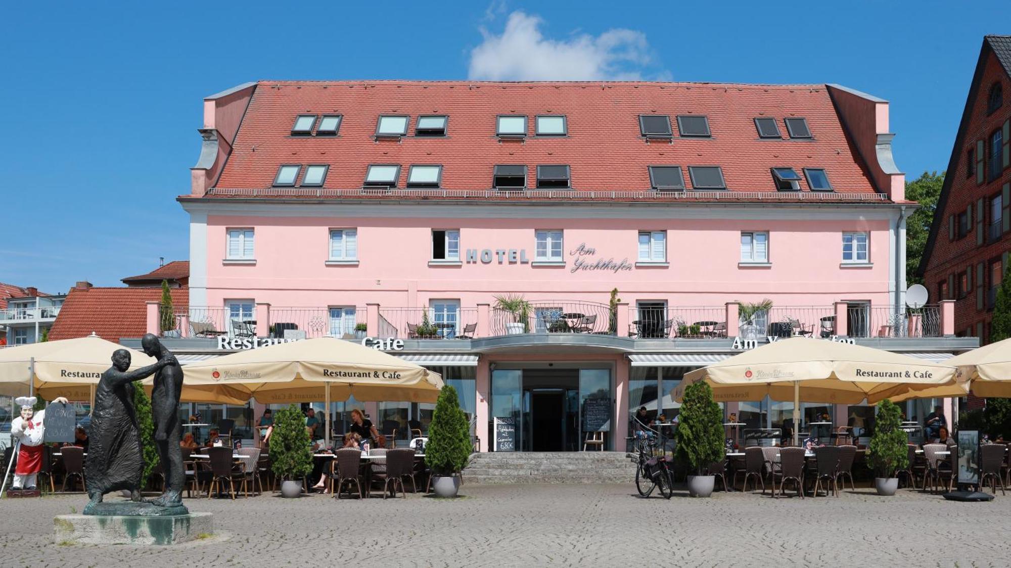 Hotel Am Yachthafen ヴァーレン エクステリア 写真