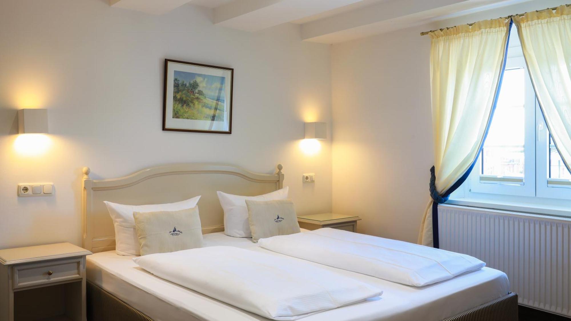 Hotel Am Yachthafen ヴァーレン エクステリア 写真