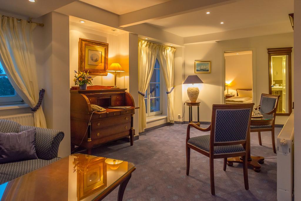 Hotel Am Yachthafen ヴァーレン エクステリア 写真