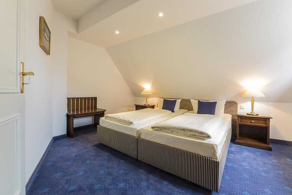 Hotel Am Yachthafen ヴァーレン エクステリア 写真